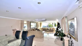 Comprar villa en Elviria de 8 dormitorios