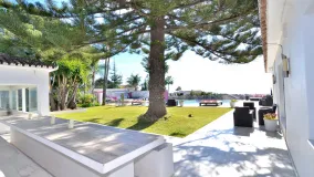 Comprar villa en Elviria de 8 dormitorios