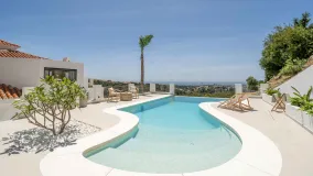 For sale villa with 5 bedrooms in Las Lomas de Nueva Andalucia