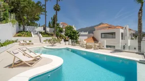 For sale villa with 5 bedrooms in Las Lomas de Nueva Andalucia