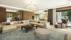 Villa en venta con 5 dormitorios en Nueva Andalucia
