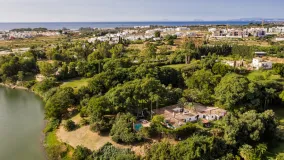 For sale 6 bedrooms cortijo in Benahavis