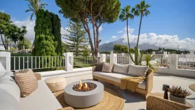 Town house for sale in Azahara II with 4 bedrooms