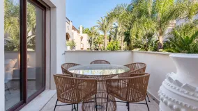 Buy apartment in Medina de Banús