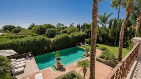 Villa for sale in Guadalmina Baja with 8 bedrooms