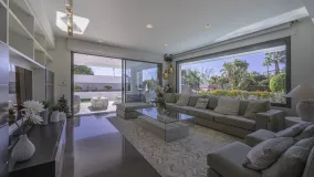 Comprar villa con 4 dormitorios en Marbella Montaña