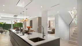 5 bedrooms villa for sale in Los Naranjos