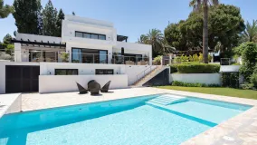 Villa en venta de 4 dormitorios en Nueva Andalucia