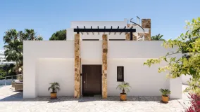 Villa en venta de 4 dormitorios en Nueva Andalucia