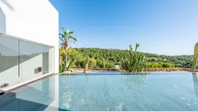 Villa a la venta con 6 dormitorios en Zona L