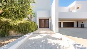Villa a la venta con 6 dormitorios en Zona L