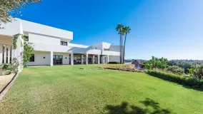 Villa a la venta con 6 dormitorios en Zona L