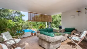 Buy villa in Zona E with 4 bedrooms