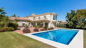 For sale Zona F villa with 4 bedrooms