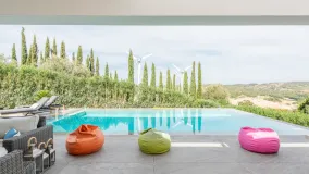 Villa con 5 dormitorios a la venta en Zona F