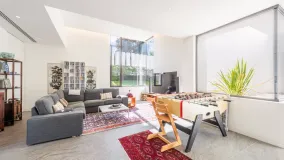 Villa con 5 dormitorios a la venta en Zona F