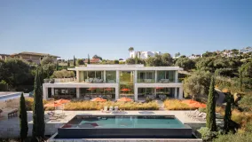 Villa a la venta con 5 dormitorios en Zona L