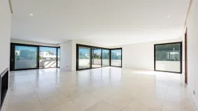 Buy duplex penthouse in Hacienda de Valderrama with 4 bedrooms