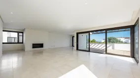 Buy duplex penthouse in Hacienda de Valderrama with 4 bedrooms