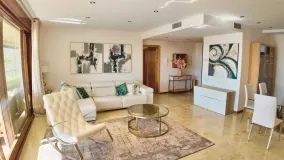 For sale flat with 3 bedrooms in Los Altos de los Monteros