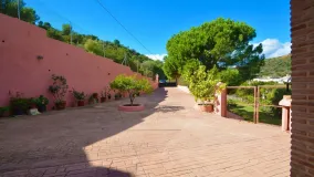Country house for sale in Los Altos de los Monteros