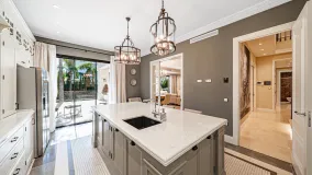 Buy villa with 6 bedrooms in New Golden Mile