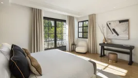 Villa for sale in Nueva Andalucia with 12 bedrooms
