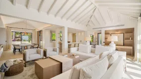 Villa for sale in Nueva Andalucia