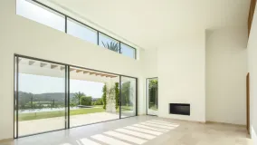 Villa for sale in Casares