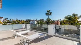 For sale villa in Nueva Andalucia