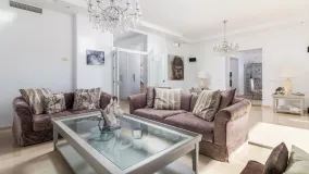 For sale villa in Nueva Andalucia