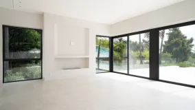 Comprar villa en New Golden Mile con 4 dormitorios