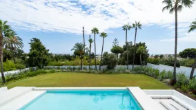 Comprar villa en New Golden Mile con 4 dormitorios