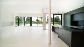 Comprar villa en New Golden Mile con 4 dormitorios