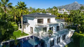 Villa con 5 dormitorios en venta en Nueva Andalucia