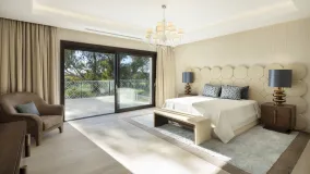Villa con 5 dormitorios en venta en Nueva Andalucia