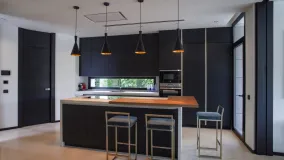 For sale villa in Nueva Andalucia