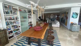 For sale 3 bedrooms apartment in New Golden Mile