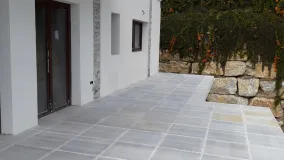 Buy villa with 6 bedrooms in New Golden Mile