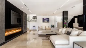 Buy villa with 6 bedrooms in Las Brisas