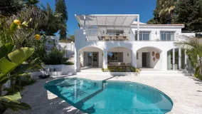 Villa for sale in Nueva Andalucia
