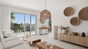 Villa for sale in Nueva Andalucia