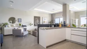 3 bedrooms Royal Gardens apartment for sale