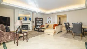 Comprar apartamento con 3 dormitorios en Lomas de Sierra Blanca