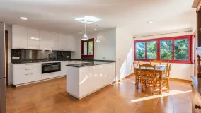Villa a la venta con 4 dormitorios en Altos Reales