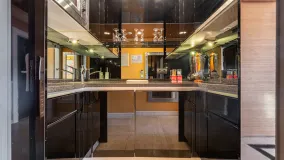 For sale 2 bedrooms penthouse in Guadalpin Banus