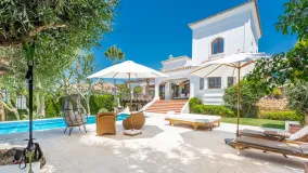 For sale villa in Nueva Andalucia