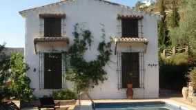 For sale villa in Sayalonga with 6 bedrooms