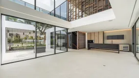 Comprar villa en Atalaya de Rio Verde con 4 dormitorios