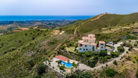 Altos de Estepona, villa con 7 dormitorios a la venta